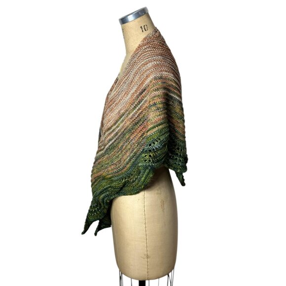 Hand knit shawl with ombre colors green peach - Picture 6 of 6